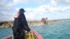 Guardacostas estadounidenses rescataron a 20 cubanos en Dog Rocks, Bahamas. (Foto: Twitter/@USCGSoutheast)