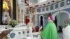 Oración en el Camarín de la Virgen de Mons. Dionisio Guillermo García Ibáñez, este domingo, al finalizar la eucaristía en la Basílica Santuario de Nuestra Señora de la Caridad. (Foto: Arzobispado de Santiago de Cuba)
