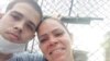 El preso político del 11J, Jonathan Torres Farrat, junto a su madre, Bárbara Farrat. (Foto: Facebook)