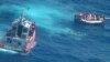 Un grupo de balseros es interceptado por la Guardia Costera.