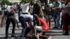 Un manifestante detenido en La Habana el 11 de julio, en las protestas contra el gobernante Miguel Díaz-Canel.