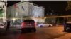 Operativo del servicio secreto y la policía frente a la embajada de Cuba en Washington. Tomado de Sam Sweeney @SweeneyABC
