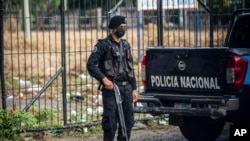 Un agente de la Policía Nacional de Nicaragua. (AP).