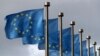 La bandera de la UE ondea en la sede de la Comisión Europea, el brazo ejecutivo de la Unión, en Bruselas.