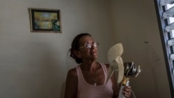 Cubanos se quejan de los continuos apagones Cubanos se quejan de los continuos apagones