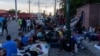 Inmigrantes, la mayoría de Venezuela, acampan frente a una iglesia en El Paso, Texas, el 30 de abril de 2023. REUTERS/Paul Ratje