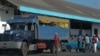 Un camión para el transporte de pasajeros.