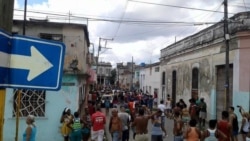 Habaneros protestan por falta de agua y electricidad tras paso de huracán Irma Habaneros protestan por falta de agua y electricidad tras paso de huracán Irma