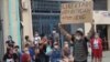 Luis Robles, por portar un cartel-protesta en el Boulevard de San Rafael en La Habana, está recluido en el Combinado del Este, prisión de máxima seguridad.