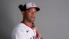Yadiel Hernández será uno de los atractivos de la Serie del Caribe. En la foto posa con la camiseta del equipo de los Washington Nationals. (Foto AP/Jeff Roberson)