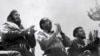 Fidel Castro un mes antes de pronunciar "Palabras a los Intelectuales", en la foto acompañado del entonces presidente, Osvaldo Dorticós y el ministro de Industrias, Ernesto Che Guevara.