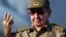 Raúl Castro, lidera el desfile por el Día Internacional de los Trabajadores hoy, lunes 01 de mayo de 2017, en la Plaza de la Revolución de La Habana (Cuba).