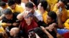 El líder de la oposición venezolana y candidato a las primarias presidenciales Henrique Capriles se dirige a la audiencia, en Caracas.
