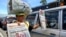Vendedor de diarios en Nicaragua. (AP Photo/Ariel Leon).