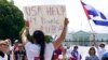 Cubanoamericanos participan en una manifestación frente a la Casa Blanca en Washington, el martes 13 de julio de 2021, en apoyo a los manifestantes en Cuba. (Foto AP / Susan Walsh)