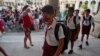NIños en Cuba usan máscaras para protegerse del coronavirus. (Archivo/Yamil LAGE/AFP)
