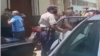 El arresto de uno de los manifestantes de la Protesta de Obispo el 30 de abril de 2021.