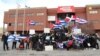 Cubanos exiliados en Canadá protestaron frente a la sede del periódico "El Diario de Montreal".