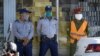 Policías realizan vigilancia en las calles de La Habana