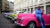 Foto Archivo. Almendrones en La Habana en espera de ser rentados por turistas. (REUTERS/Alexandre Meneghini/Archivo)