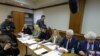 Miembros y abogados del Moscow Helsinki Group esperan el veredicto de la corte en Moscú el 25 de enero de 2023. REUTERS/Evgenia Novozhenina