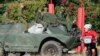 Soldados cubanos sobre un BRDM-2. REUTERS/Desmond Boylan