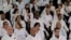 Un grupo de médicos extranjeros participa en un entrenamiento en la Universidad de Brasilia del programa Más Médicos. (Archivo)