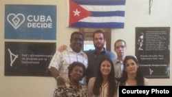 Cubanos participantes en ceremonia del Premio Payá, La Habana.