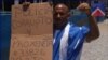 Maikel Herrera Gómez durante una protesta en la Rampa habanera. (Archivo)