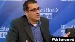 Antonio Rodiles durante entrevista del diario Nuevo Herald
