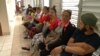 Cubanos esperan en hospital de Guyana el chequeo de salud exigido en trámite para inmigrar a EEUU. Foto: Rodolfo Hernández