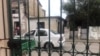 Una patrulla de la policía frente a una vivienda en La Habana. (Archivo)