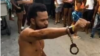 Maykel Castillo El Osorbo, prisionero de conciencia, rapero y activista del Movimiento San Isidro, poco después de que sus vecinos impidieran su arresto.