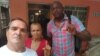 Curuneaux (derecha) junto a José díaz Silva y su esposa, la Dama de Blanco Lourdes Esquivel.