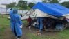Personal médico en el campamento Las Lajas de Panamá. REUTERS/Abraham Teran