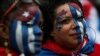Exiliados cubanos en North Bergen, Nueva Jersey, dan su apoyo a las protestas en Cuba.