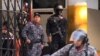 Fuerzas de seguridad vigilan la entrada del Helicoide, sede de los Servicios de Inteligencia Bolivarianos (Sebin) en Caracas. (Archivo)
