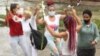 Damas de Blanco son detenidas el 23 de enero, al volver a las calles para exigir sus derechos. Otras mujeres, vestidas de negro, acudieron a iglesias a orar por la libertad de los presos del 11J.