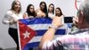 Un grupo de doctores cubanos del programa Mais Médicos llega al aeropuerto de Brasilia antes de embarcarse de regreso a Cuba en noviembre de 2018 (Foto: AFP/Archivo).