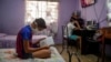 Educación /Estudiantes de enseñanza primaria reciben clases por TV