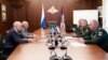Cabrisas en su reunión con el titular de defensa de Rusia. Tomado de la cuenta oficial en Twitter del Ministerio de Defensa ruso. @mod_russia