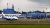 Un vuelo chárter aterriza en el aeropuerto internacional José Martí de La Habana. (Archivo)