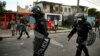 Antimotines recorren La Güinera el 12 de julio de 2021, un día después del levantamiento nacional contra el régimen comunista.