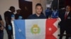 El boxeador cubano Robeisy Ramírez con la bandera de la provincia de Cienfuegos, en el centro de la isla.