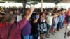 Miembros de la La iglesia del Mover Apostólico de Santiago de Cuba reunidos en oración. (Foto: Twitter de Alain Toledano)