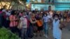 Cubanos sin guardar el distanciamiento social en el funeral de Eusebio Leal, el pasado 17 de diciembre en La Habana. ADALBERTO ROQUE / STR / AFP