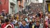 FOTO ARCHIVO. Una calle de Tapachula, estado de Chiapas, México, abarrotada por inmigrantes el 23 de abril de 2023. (Foto AP/Edgar Hernández Clemente)