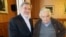 Mujica y Guillier en una foto publicada en la cuenta oficial de Twitter del candidado chileno.