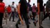 Jóvenes cubanos reclutados para reprimir a los manifestantes del 11J. Alertan que lo mismo podría suceder el 15N. (Yamil Lage/AFP)